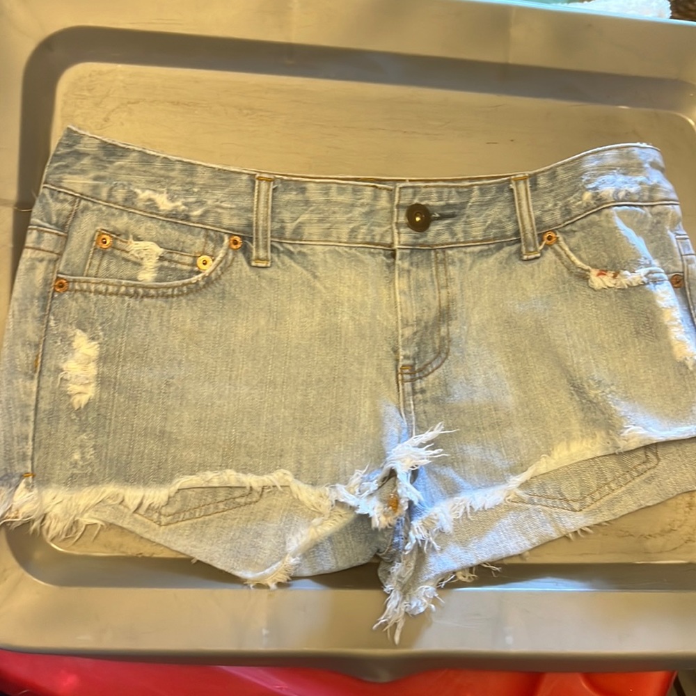 American Eagle size 6 Jean short cut off